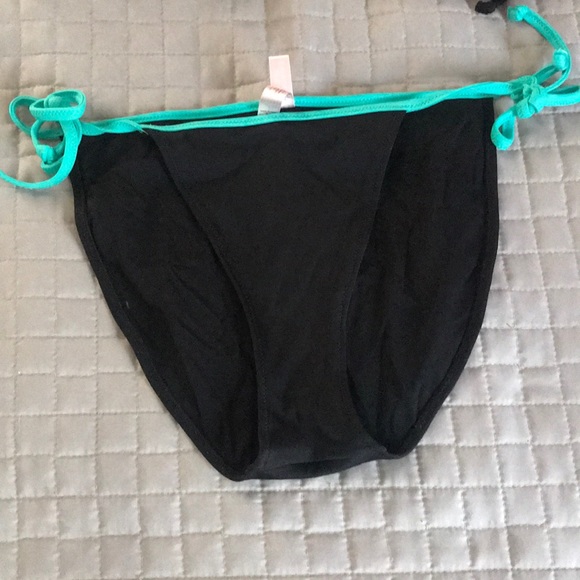 Vs string bikini - Picture 3 of 3